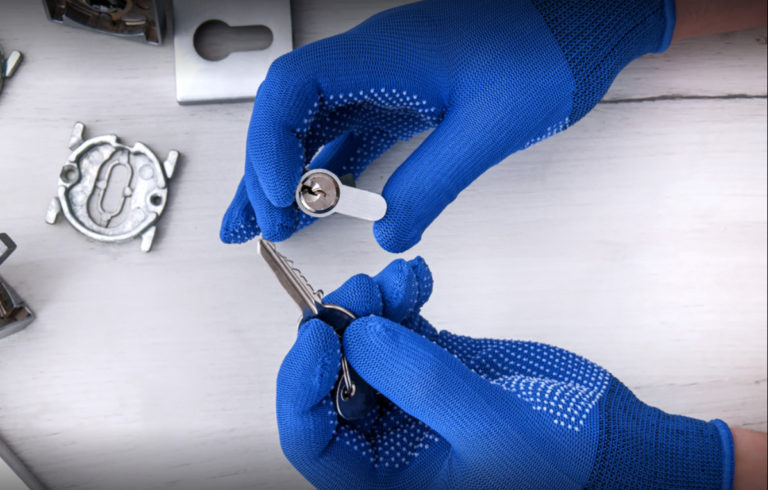 Lock Re-key and Lock Change by a professional locksmith
